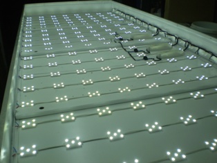 LED moduly ve světelném reklamním panelu